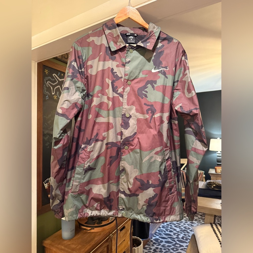 NIKE SB Camouflage Windbreaker Jacket